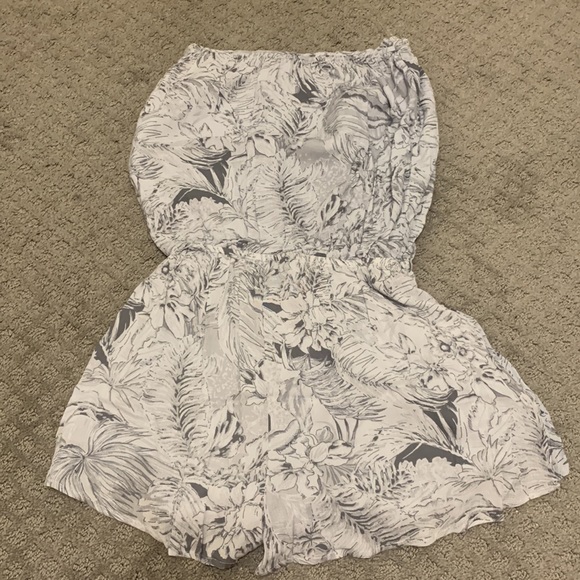 Gray Floral Strapless Romper - Picture 3 of 4